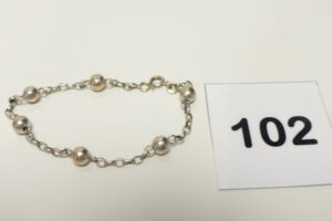 1 Bracelet à décor de boules en or 750/1000 (18K, Longueur 19cm). PB 2,9g