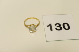 1 Bague en or 750/1000 (18K) réhaussée d'une pierre (Td56). PB 2,1g