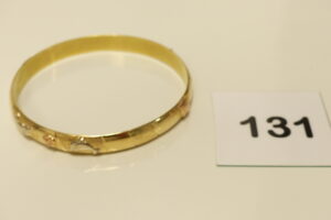 1 Bracelet rigide à motifs floraux et dauphins, bicolore en or 750/1000 18k (diamètre 6,5cm). PB 14,6g