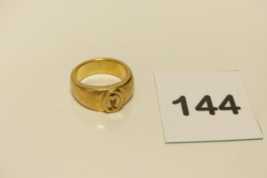 1 Chevalière en or 750/1000 (18K) gravée d'un "M" (Td65). PB 31,4g