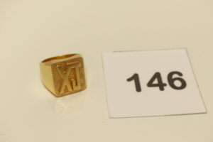 1 Chevalière en or 750/1000 (18K) initiales "XJ" gravées (Td55). PB 24,6g