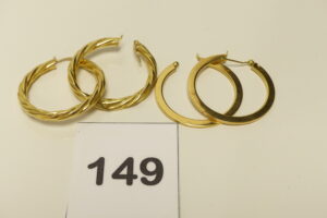 4 Créoles (2 ciselées, trés abimées)(2 détériorées), le tout en or 750/1000 (18K). PB 7,3g